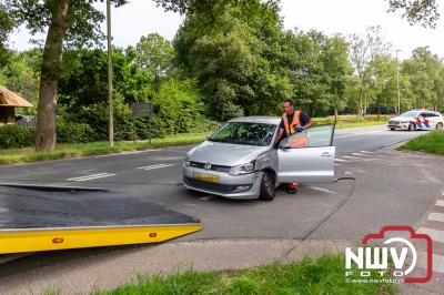 Materiële schade Eperweg N309 na ongeval bakwagen met afslaande auto naar Schouwenburg 't Harde. - © NWVFoto.nl